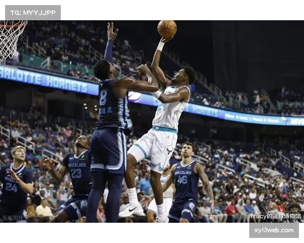 怀特高效发挥12投6中贡献19分7篮板5助攻成半场得分上双唯一球员